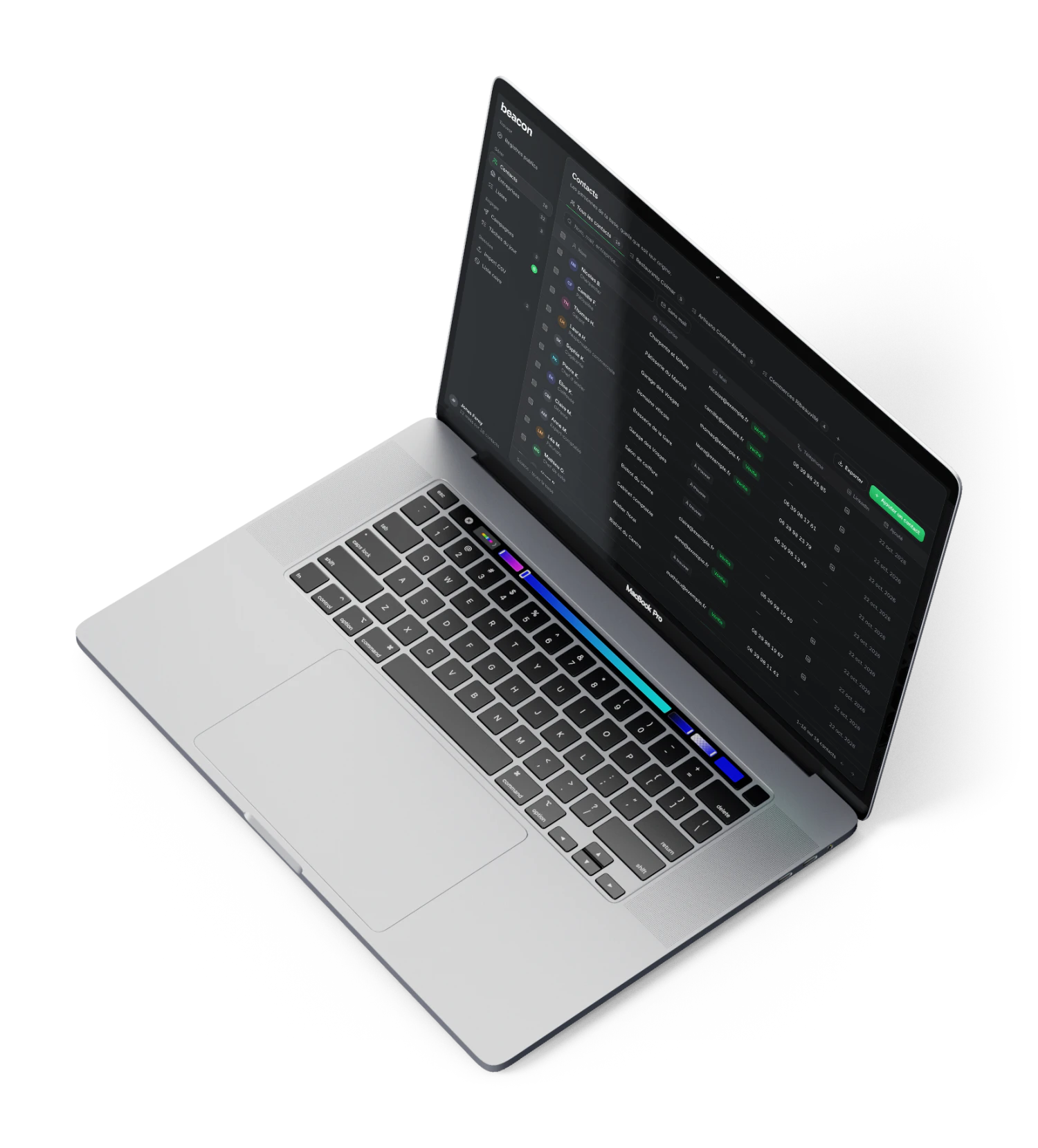 La liste des contacts en thème sombre, sur un MacBook Pro vu de dessus